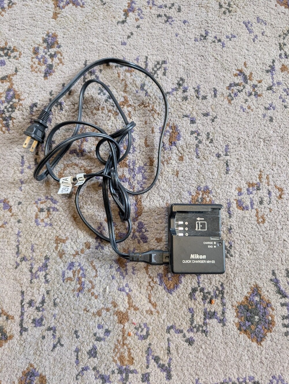 Genuine OEM Nikon Quick Battery Charger MH-23 8.4V .9A *BATTERIES NOT INCLUDED*